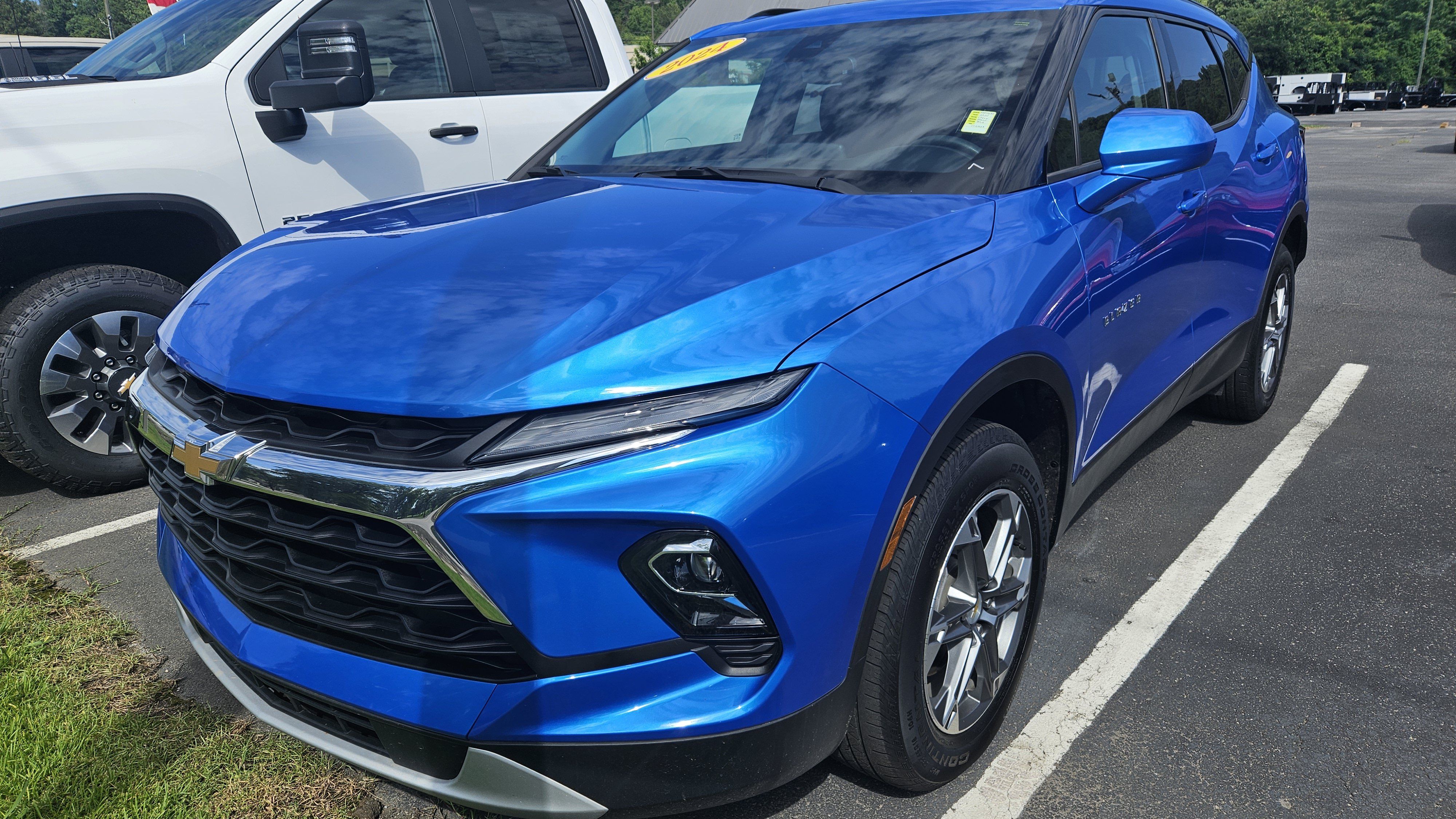 Used 2024 Chevrolet Blazer LT w/ Convenience Package FWD image 2