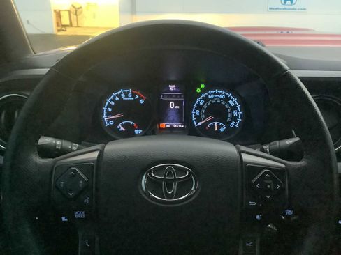 Used 2018 Toyota Tacoma TRD Sport image 16