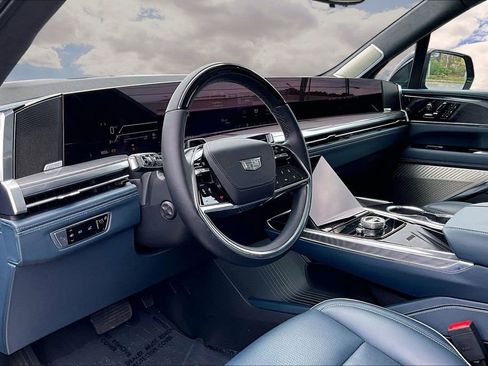 Certified 2025 Cadillac Escalade IQ Luxury 2 w/ LPO, Premium Carpet Package AWD/4WD image 17