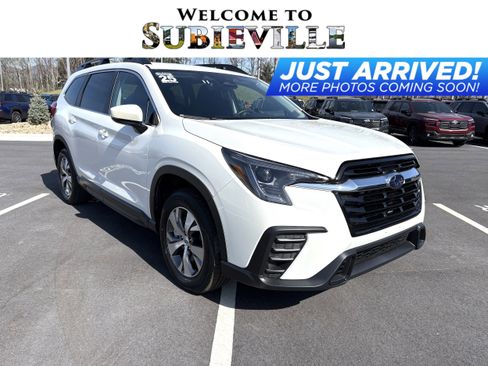 Used 2025 Subaru Ascent Premium image 1