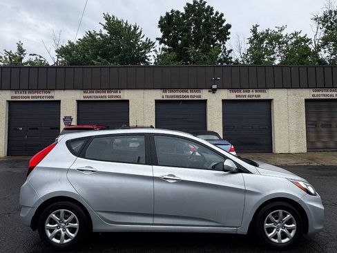 Used 2013 Hyundai Accent GS FWD image 7