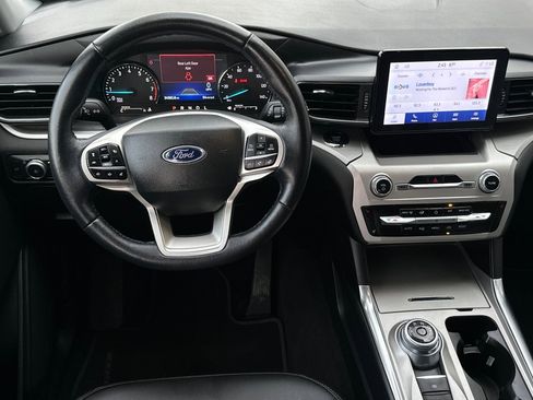 Certified 2022 Ford Explorer XLT w/ Equipment Group 202A image 13