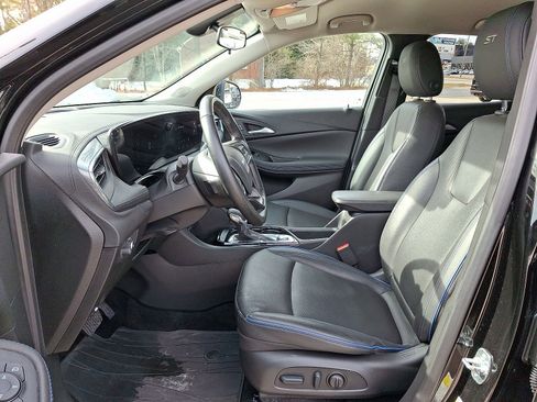 Used 2025 Buick Encore GX Sport Touring w/ Comfort Package image 11