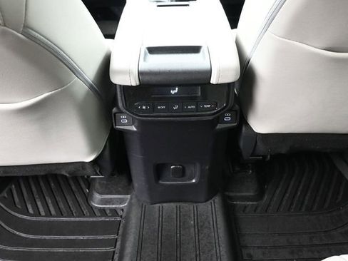 Certified 2024 Toyota Grand Highlander XLE image 26