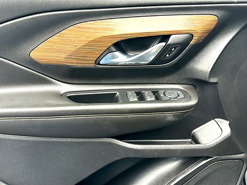 Used 2021 GMC Terrain SLE w/ Driver Convenience Package image 16