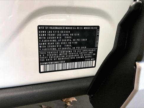 Used 2025 Volkswagen Tiguan SE w/ Panoramic Sunroof Package image 35