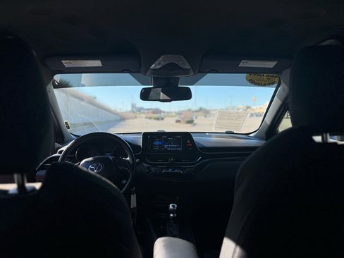 Used 2018 Toyota C-HR XLE image 15