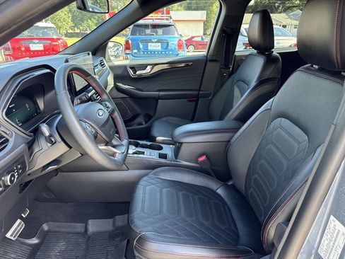 Used 2023 Ford Escape ST-Line Elite w/ Premium Technology Package AWD/4WD image 9
