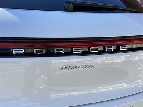 Used 2021 Porsche Macan image 31
