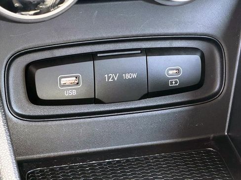 Used 2025 Hyundai Venue SE FWD image 28