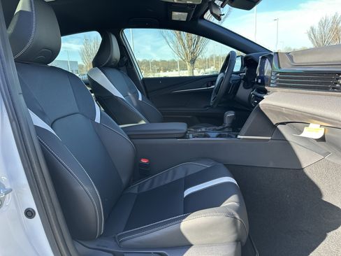 Used 2026 Toyota Camry SE image 16