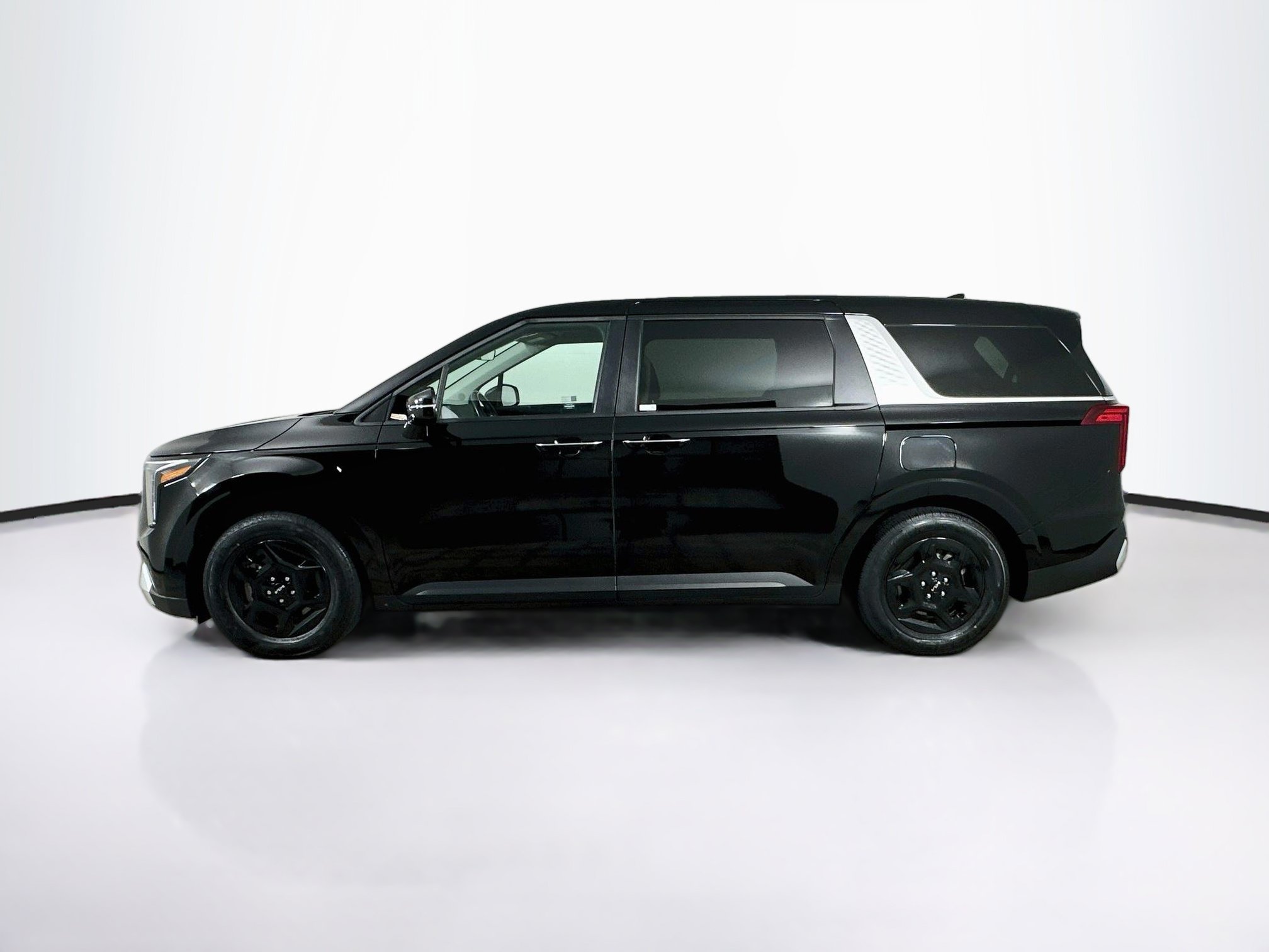 Used 2026 Kia Carnival FWD image 4