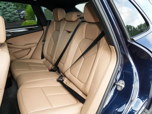 Certified 2021 Porsche Macan AWD/4WD image 34