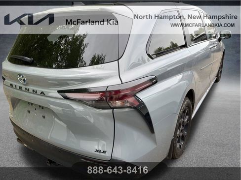 Used 2025 Toyota Sienna XLE Woodland Edition AWD/4WD image 4