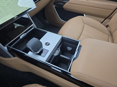 New 2026 Land Rover Range Rover Long Wheelbase SE image 25