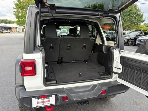 Used 2025 Jeep Wrangler Unlimited Rubicon AWD/4WD image 28