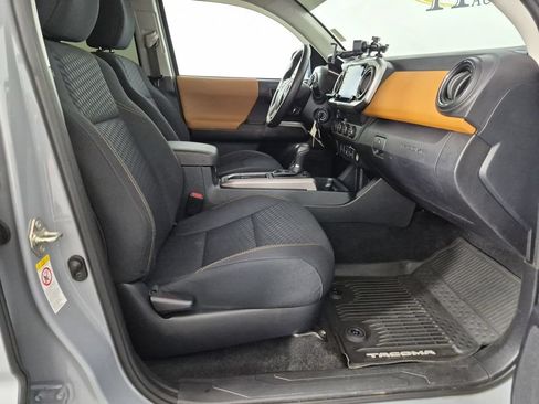 Used 2020 Toyota Tacoma SR5 AWD/4WD image 37