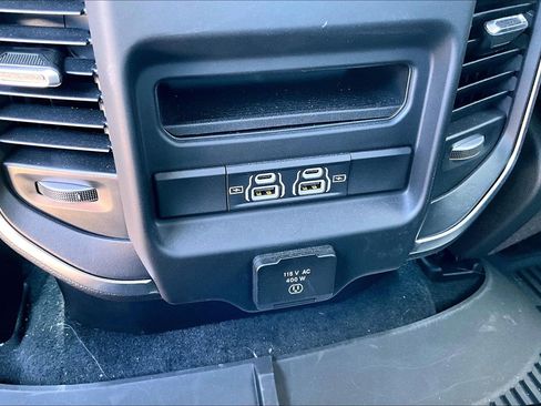 Used 2025 RAM 1500 Big Horn AWD/4WD image 37