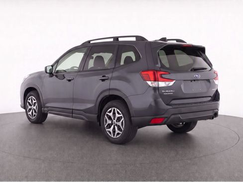 Used 2019 Subaru Forester Premium AWD/4WD image 4