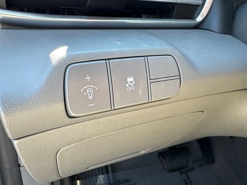Certified 2025 Hyundai Elantra SEL FWD image 23