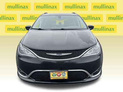 Used 2017 Chrysler Pacifica Touring-L Plus image 14