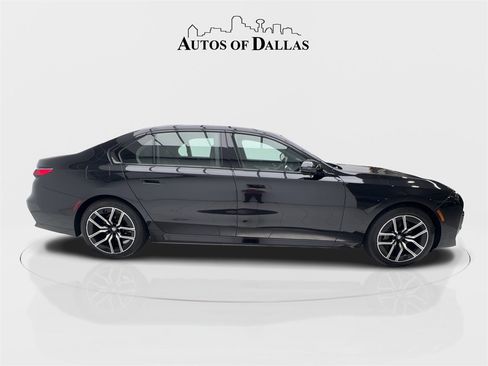 Used 2025 BMW 740i image 7