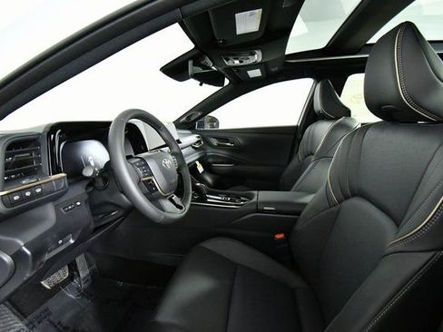 New 2025 Toyota Crown Signia Limited image 5