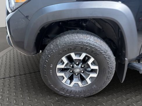 Used 2023 Toyota Tacoma TRD Off-Road w/ TRD Premium Off Road Package AWD/4WD image 22