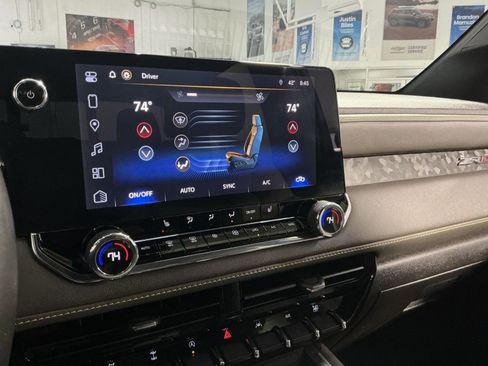 Used 2024 Chevrolet Colorado ZR2 w/ Technology Package image 29