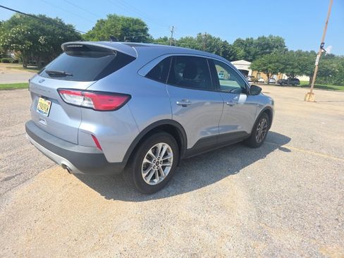 Used 2022 Ford Escape SE FWD image 8