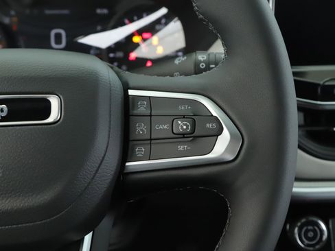 Used 2026 Jeep Compass Limited image 9