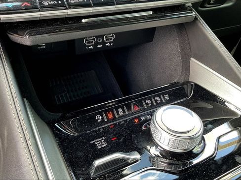 New 2026 Jeep Grand Wagoneer L 4WD w/ Premium Group I image 18
