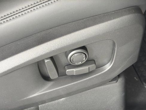 New 2026 Land Rover Defender 110 X-Dynamic SE image 34