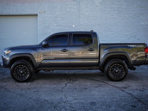 Used 2019 Toyota Tacoma TRD Off-Road w/ Technology Package image 7