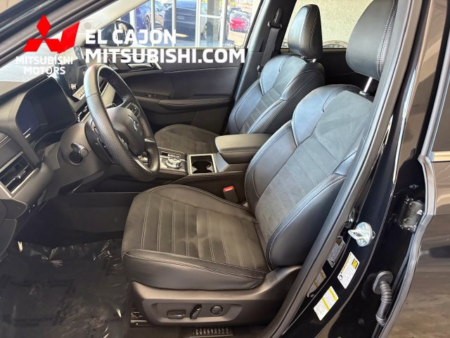 Used 2025 Mitsubishi Outlander SE AWD/4WD image 13