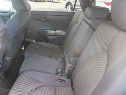 Used 2020 Toyota Highlander LE image 17