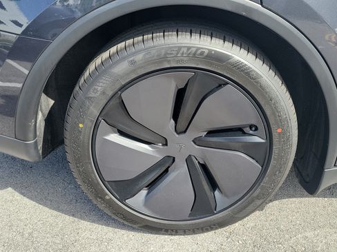 Used 2026 Tesla Model Y Long Range AWD/4WD image 7