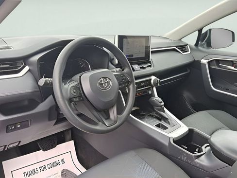 Used 2025 Toyota RAV4 XLE AWD/4WD image 25