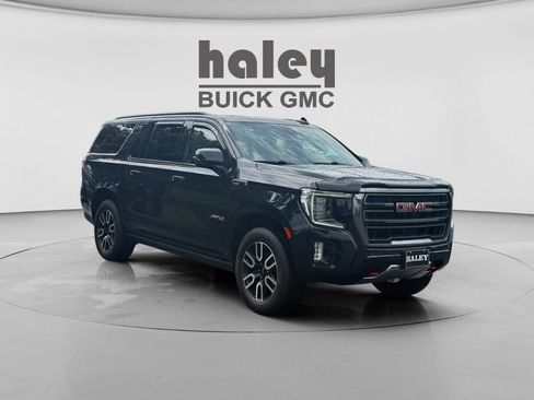 Used 2022 GMC Yukon XL AT4 w/ AT4 Premium Package AWD/4WD image 7