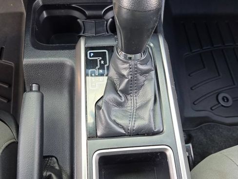 Used 2021 Toyota Tacoma SR5 AWD/4WD image 19