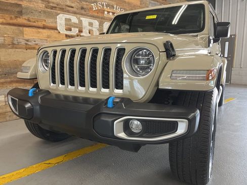 Used 2022 Jeep Wrangler Unlimited Sahara w/ Cold Weather Group AWD/4WD image 12