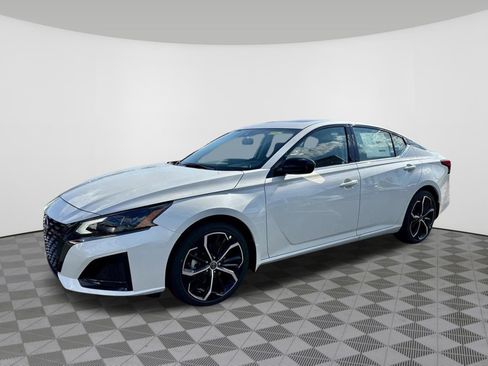 Certified 2025 Nissan Altima 2.5 SR w/ SR Premium Package FWD image 14