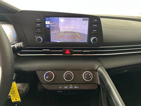 Used 2024 Hyundai Elantra SE image 22