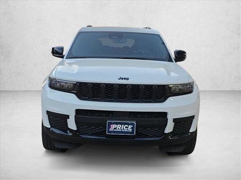Used 2023 Jeep Grand Cherokee L Laredo image 2