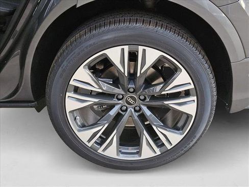 New 2025 Audi Q8 Premium w/ Black Optic Package image 10