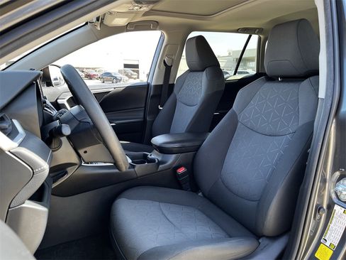 Used 2020 Toyota RAV4 XLE w/ Convenience Package image 24