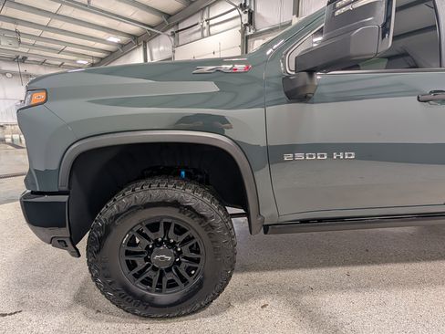 Used 2025 Chevrolet Silverado 2500 ZR2 w/ Technology Package AWD/4WD image 7