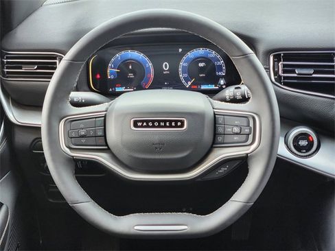 Used 2025 Jeep Wagoneer 4WD image 26