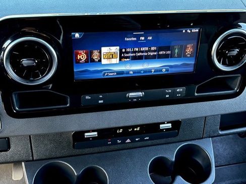 Used 2025 Mercedes-Benz Sprinter 2500 image 20