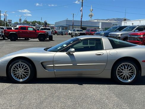 Used 2002 Chevrolet Corvette Coupe w/ Preferred Equipment Group2 RWD image 8